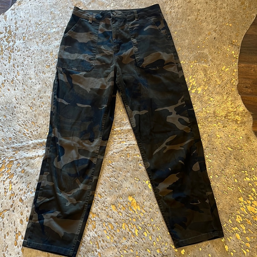 Women’s size 8 tall camo, cropped pants.29” inseam